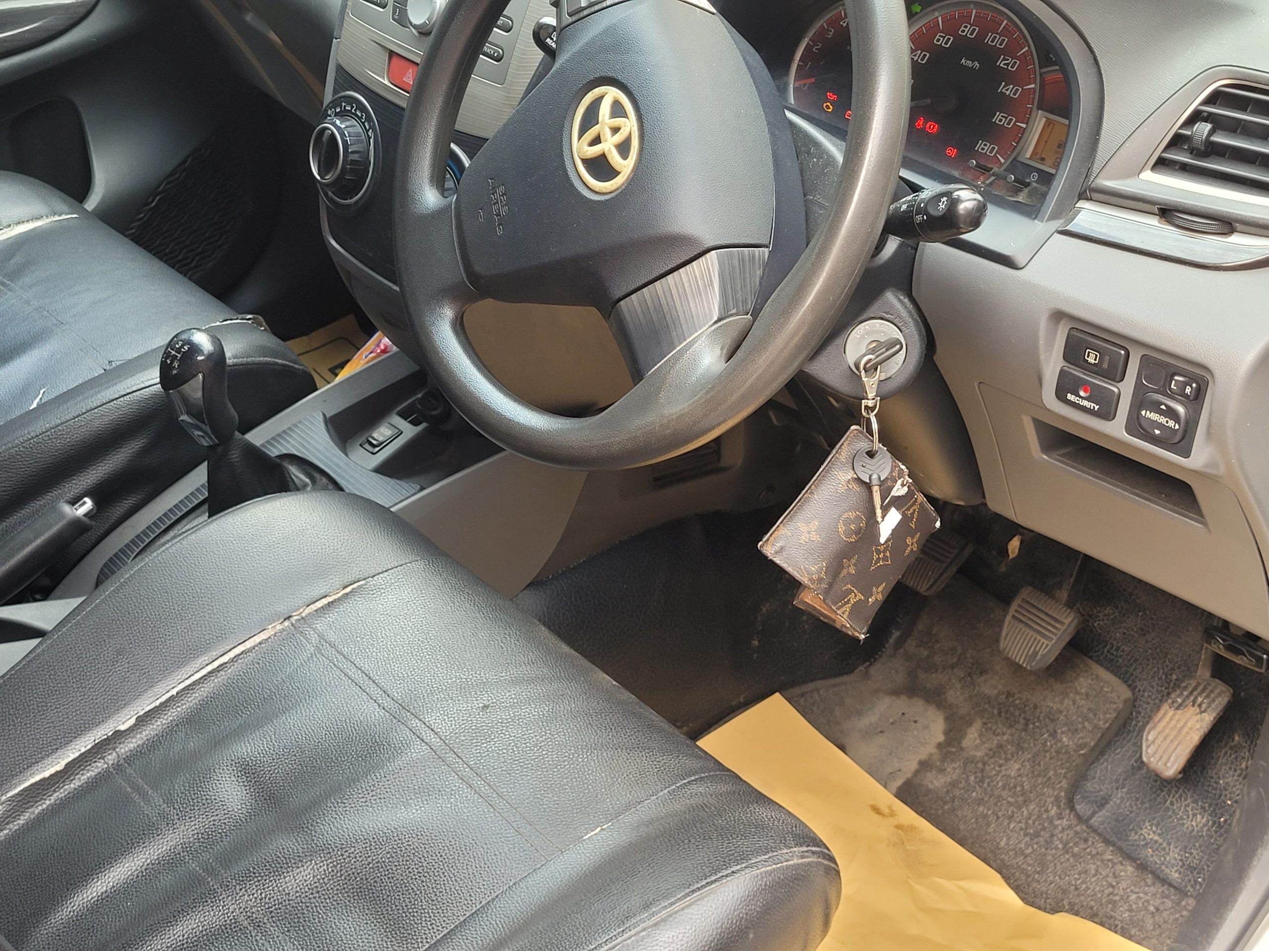 Toyota Avanza Veloz 1.5 M/T 2015